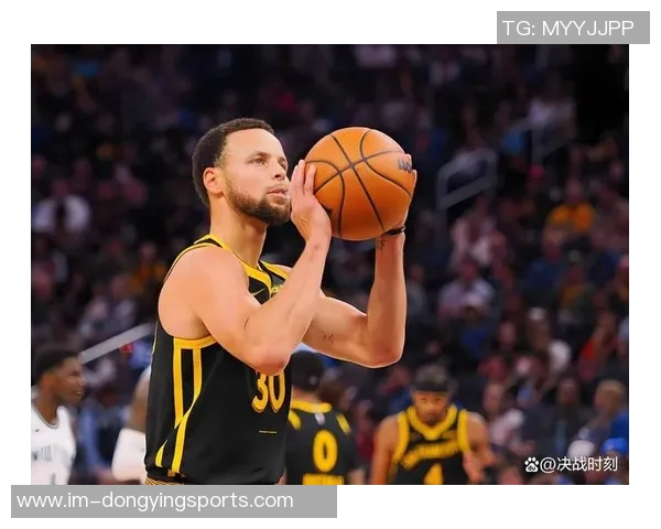 斯潘塞三分命中后向勇士替补席比钱手势库里转发引热议 斯潘塞三分命中后向勇士替补席比钱手势库里转发引热议