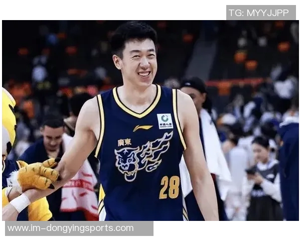 郭艾伦半场表现平平仅得7分4板3失误遭王少杰封盖状态堪忧