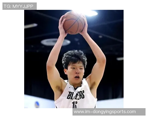 杨瀚森在G联赛中自信提升与英语交流能力显著进步的故事